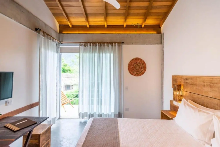 Suite with mountain view