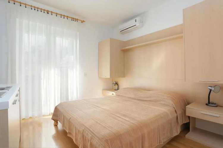 Apartments by the sea Brela, Makarska - 18814