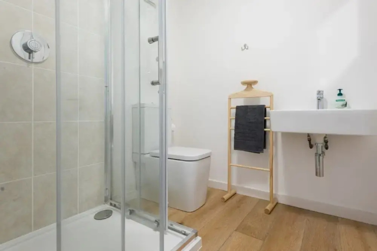 The Cliffside Loft - Distinctly Modern 3Bdr Riverside Home