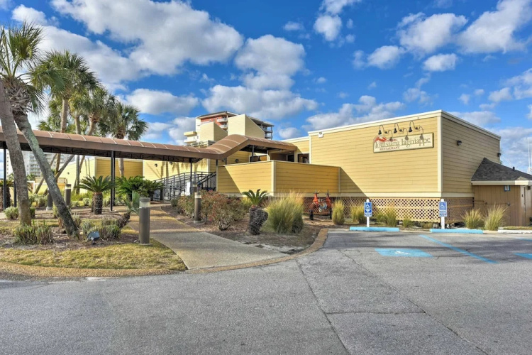 Cozy Destin Studio w/ Shared Pools + Beach Access!