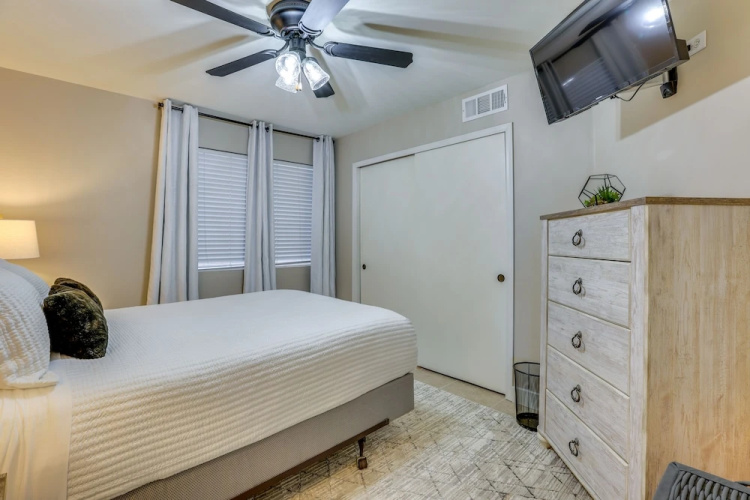 Pool, Golf Course Views: Desert Oasis in Glendale