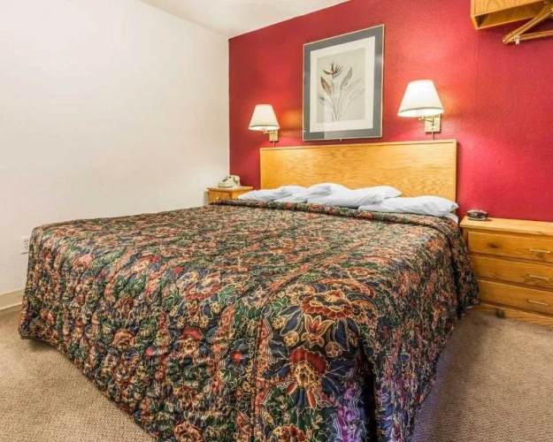 Rodeway Inn & Suites