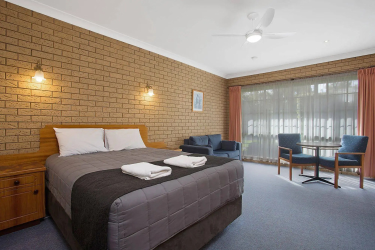Manifold Motor Inn