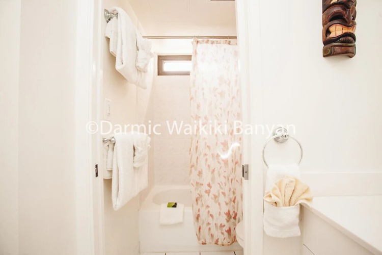 2-2102 Waikiki Banyan