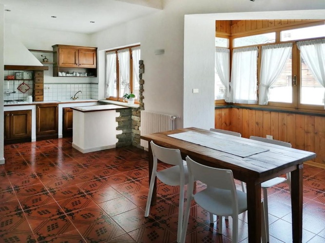 3 Bedrooms Apartment