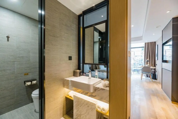 Standard Twin room with garden view