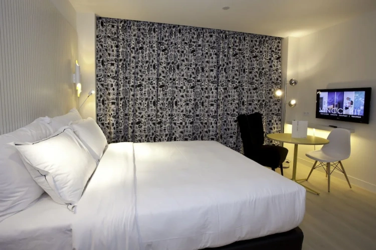 Connecting room
