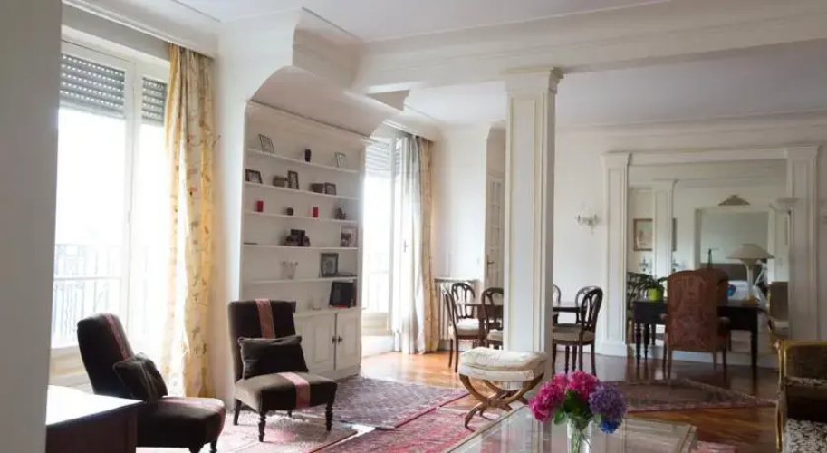 Avenue Foch - Arc de Triomphe Flat