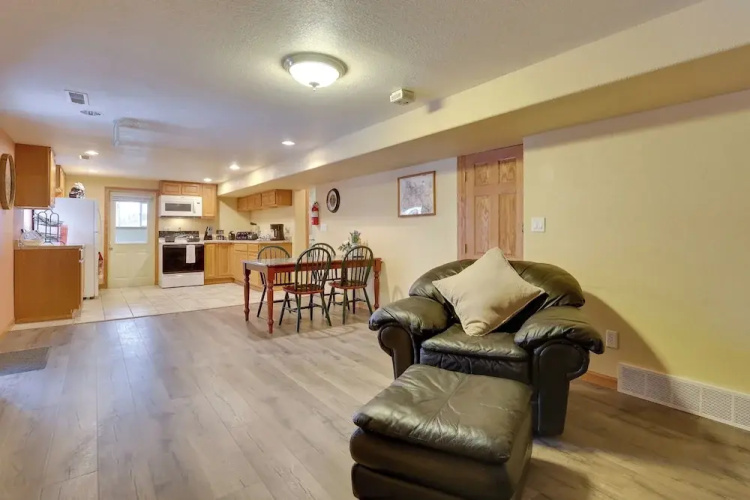 Lead Apartment ~ 5 Mi to Terry Peak Skiing!