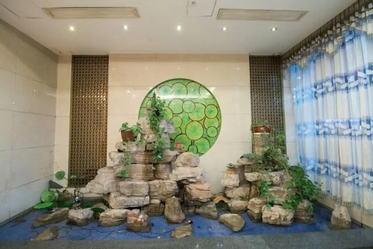 Junhong Hotel
