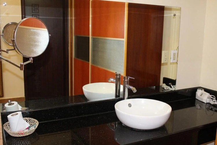 Yim Saan Hotel & Restaurant