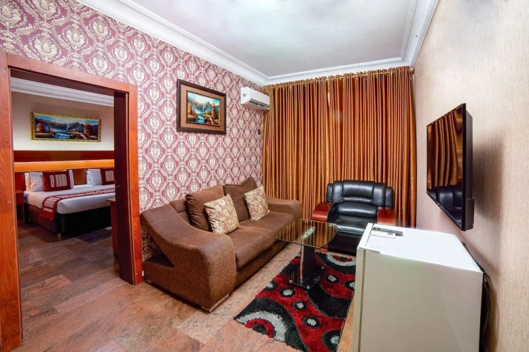Deluxe Suite
