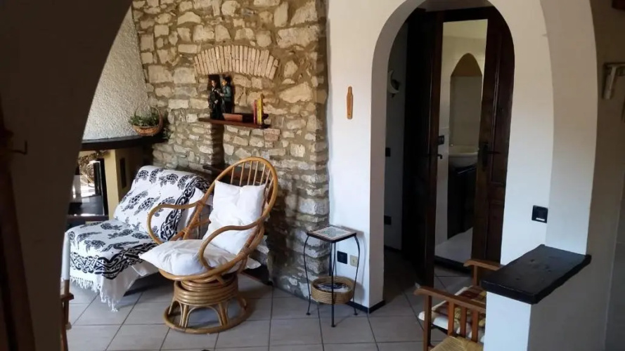 via vione 70 bis