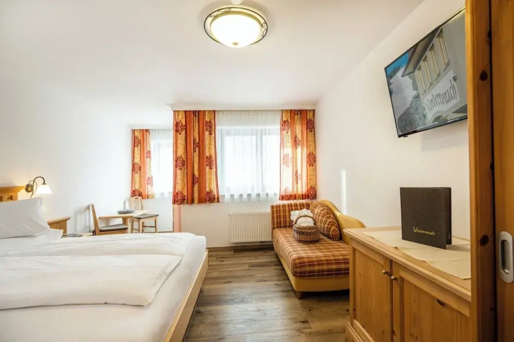 Economy Double room with balcony and with mountain view