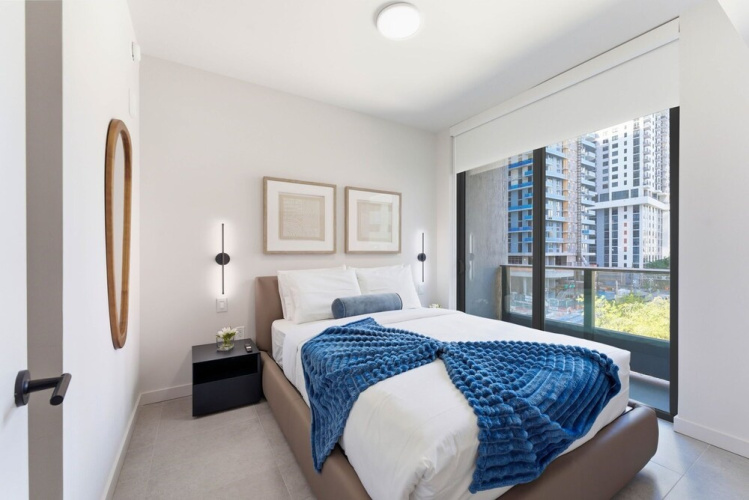 Modern 2BR + Den in Downtown Miami