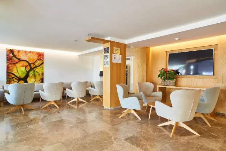 Invisa Aparthotel Casa Luis