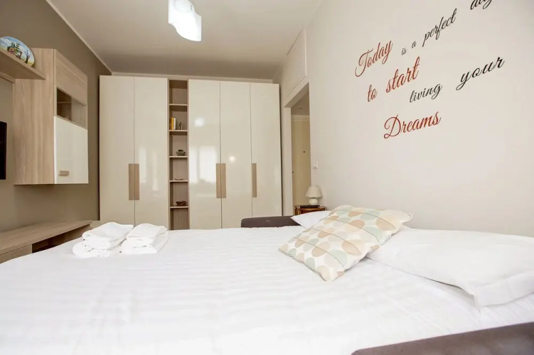Lorenteggio Studio Apt