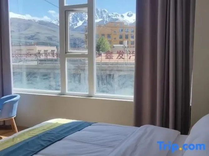 Deluxe Triple Suite