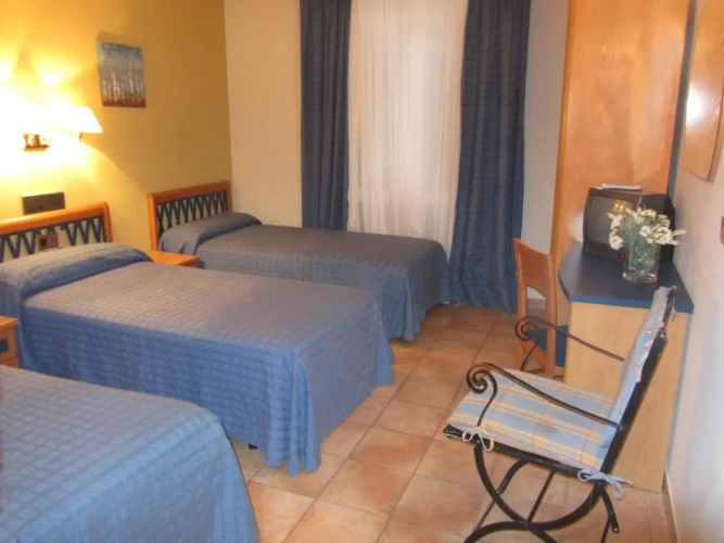 Standard Triple room