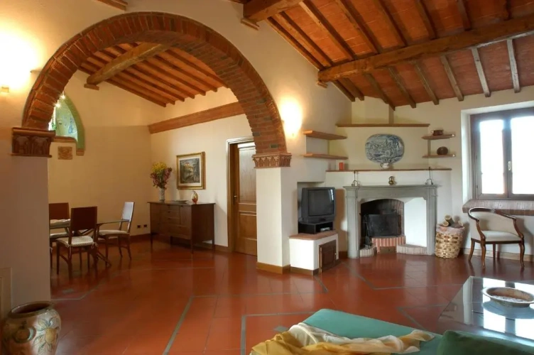 4 Bedrooms Apartment