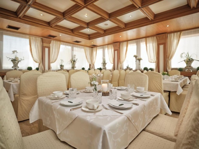 Deluxe Double room with balcony and with mountain view