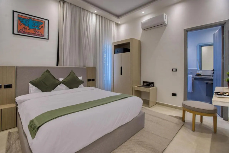 Seven Stays Zayed