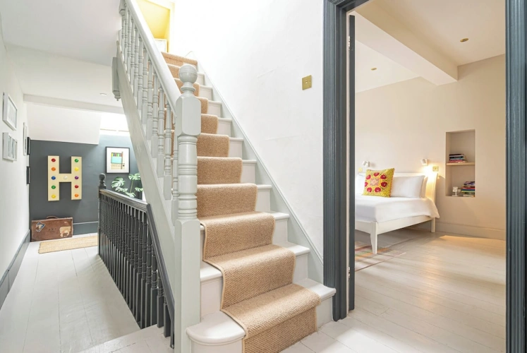 5 Bedrooms Cottage