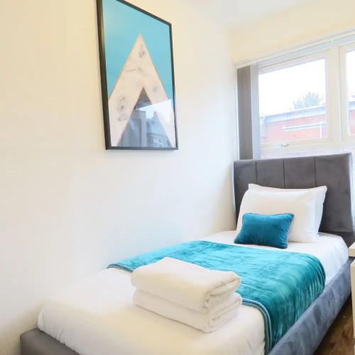 Tudors eSuites Five Ways Terrace Parking