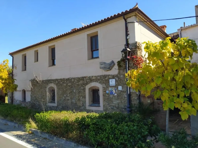 3 Bedrooms Cottage
