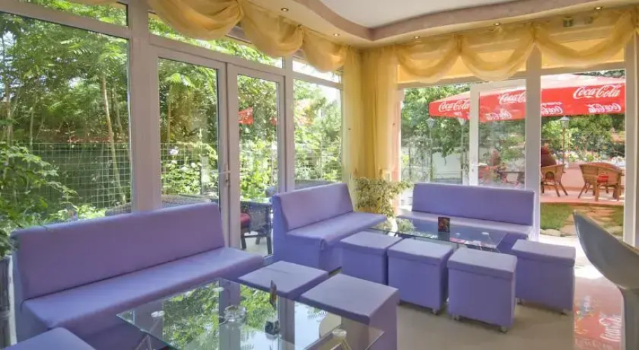 Vromos Guest House