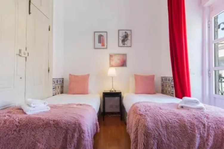 Charming Chiado 2Bedr W/Balcony And View