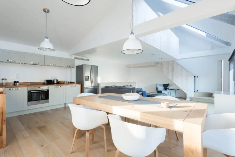 The Cliffside Loft - Distinctly Modern 3BDR Riverside Home
