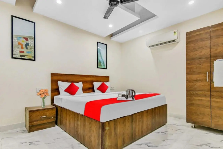OYO Flagship 70400 Hotel Olive Inn