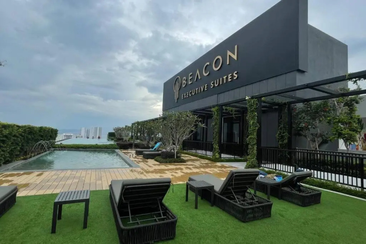 Suites with Infinity Pool at Georgetown B11