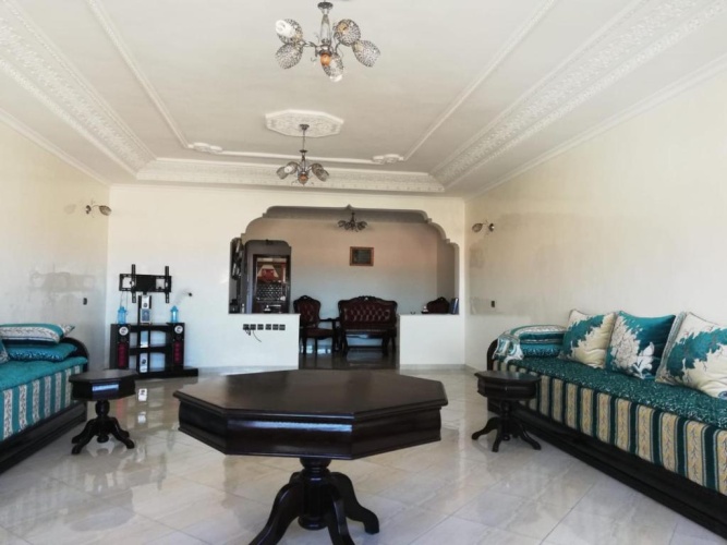 3 Bedrooms Apartment