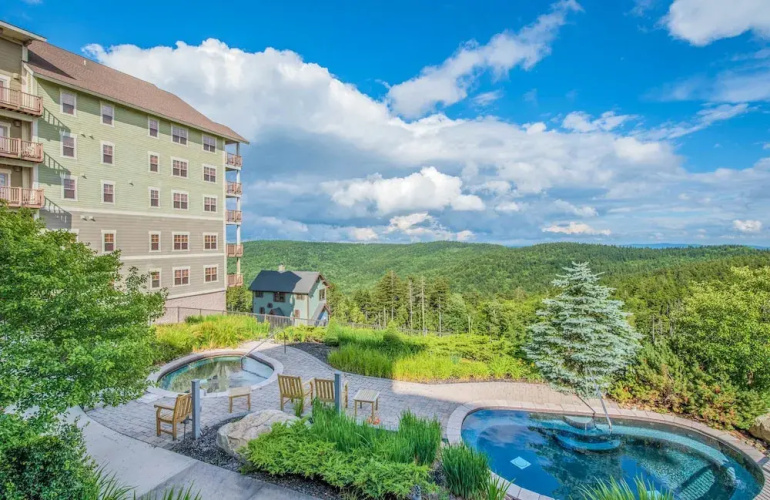 Soaring Eagle 414, Studio
