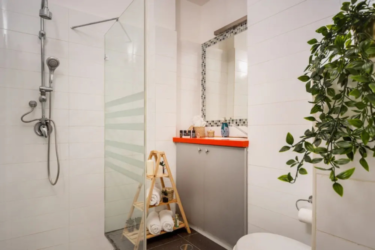 Fantastic 2Bd City Center Apt W Balcony