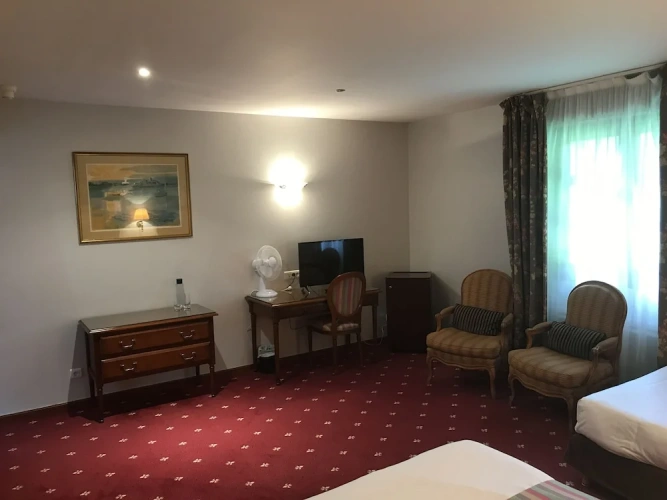 Standard Quadruple Family room