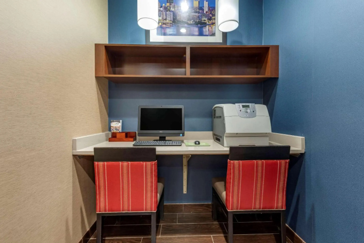Comfort Inn & Suites Pittsburgh South