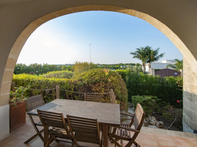 Apartment in Salento With Sea View & Pool