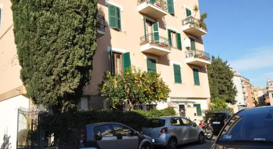 Flatinrome Cornelia Complex