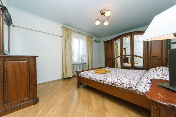 Apartment on Sheptitskogo str