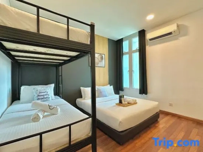 1 Bedroom Apartment with balcony and with view