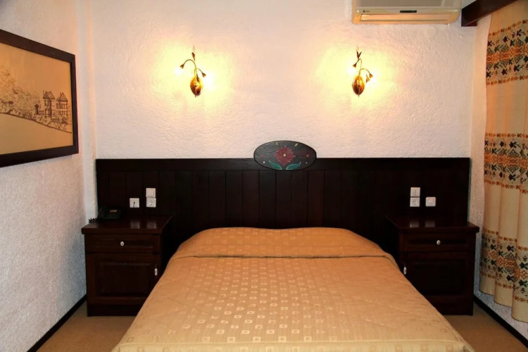 Taxiarches Hotel