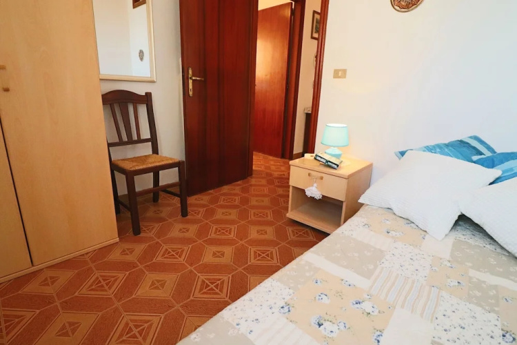 Central Apartment On The Beach With Balcony, Wi-fi Air Conditioning Parking