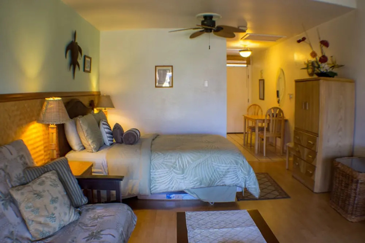Chilled Coconut-steps To Beach! Free Wifi & Phone Studio Bedroom Condo