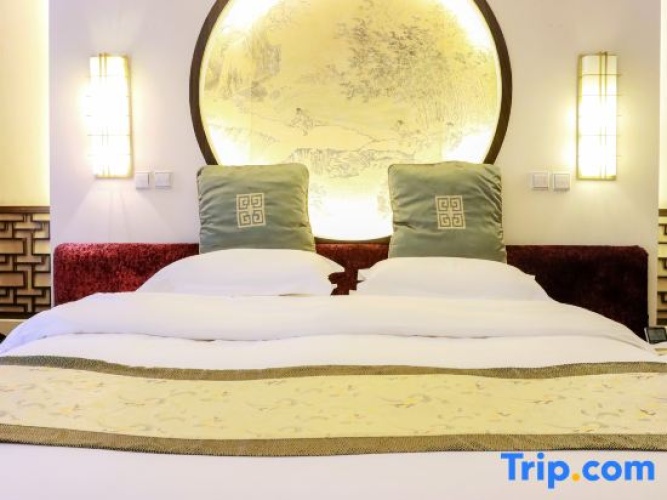 Deluxe Suite with garden view