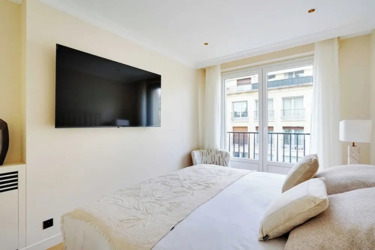 Luxurious Apartment - 2br- 6P Eiffel Tower View