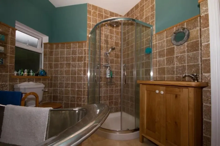 4 Bedrooms Cottage