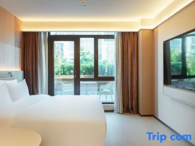 Standard Double room with courtyard view